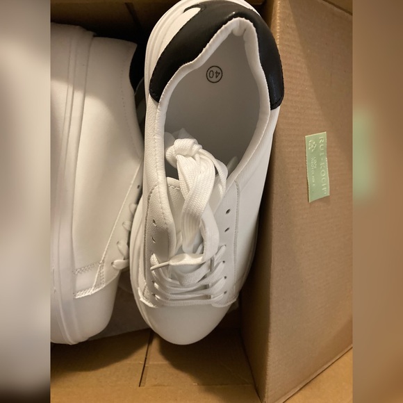 Lace-Up Front Flatform Skate Shoes - Picture 4 of 7